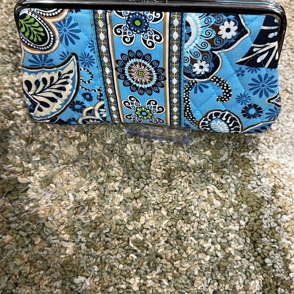 Vera Bradley Bali Blue Double Kiss Kiss Lock Clutch Floral Blue Liner NWOT - Picture 9 of 13